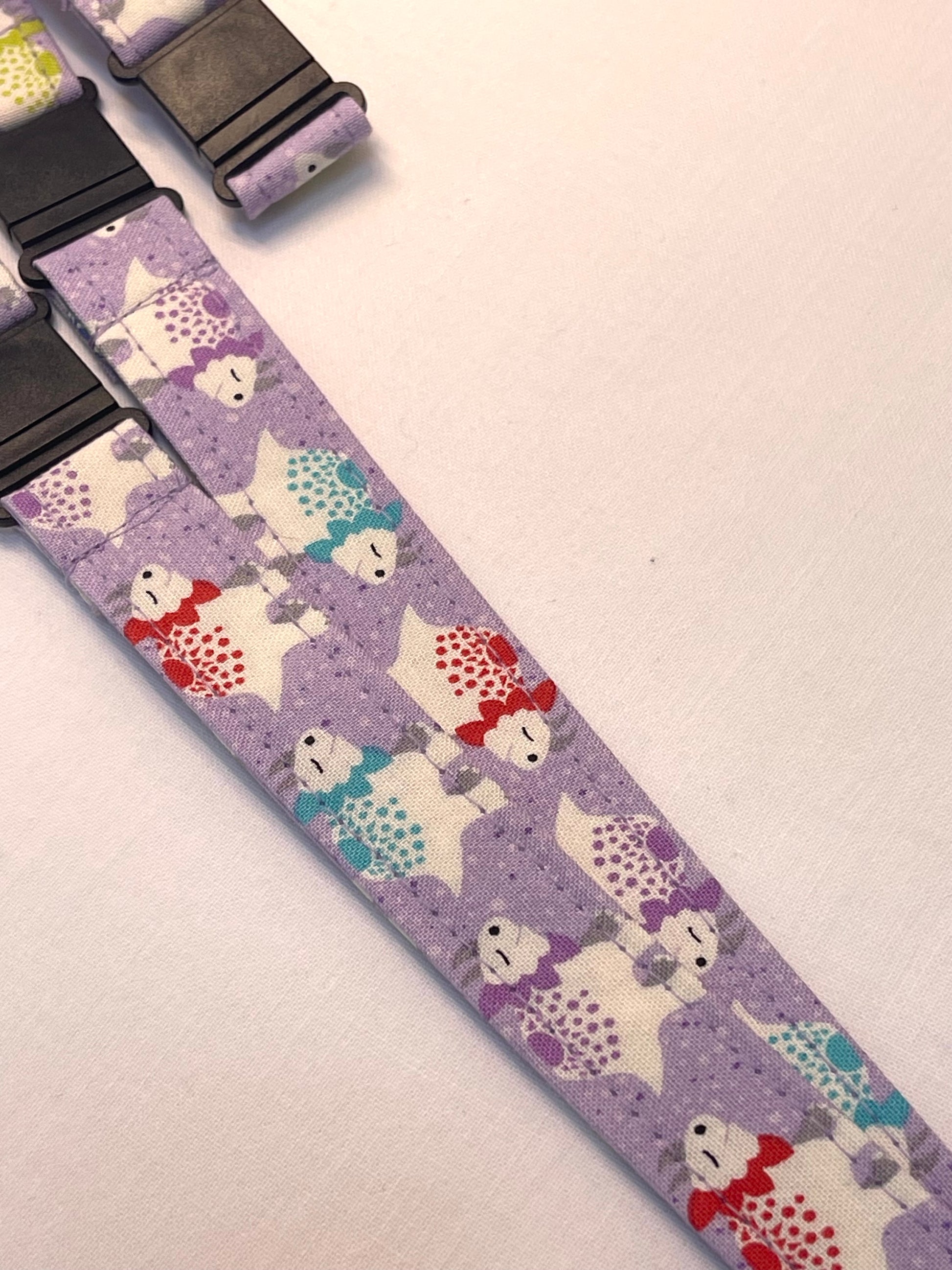 Lanyard with dinosaur pattern on a light purple background