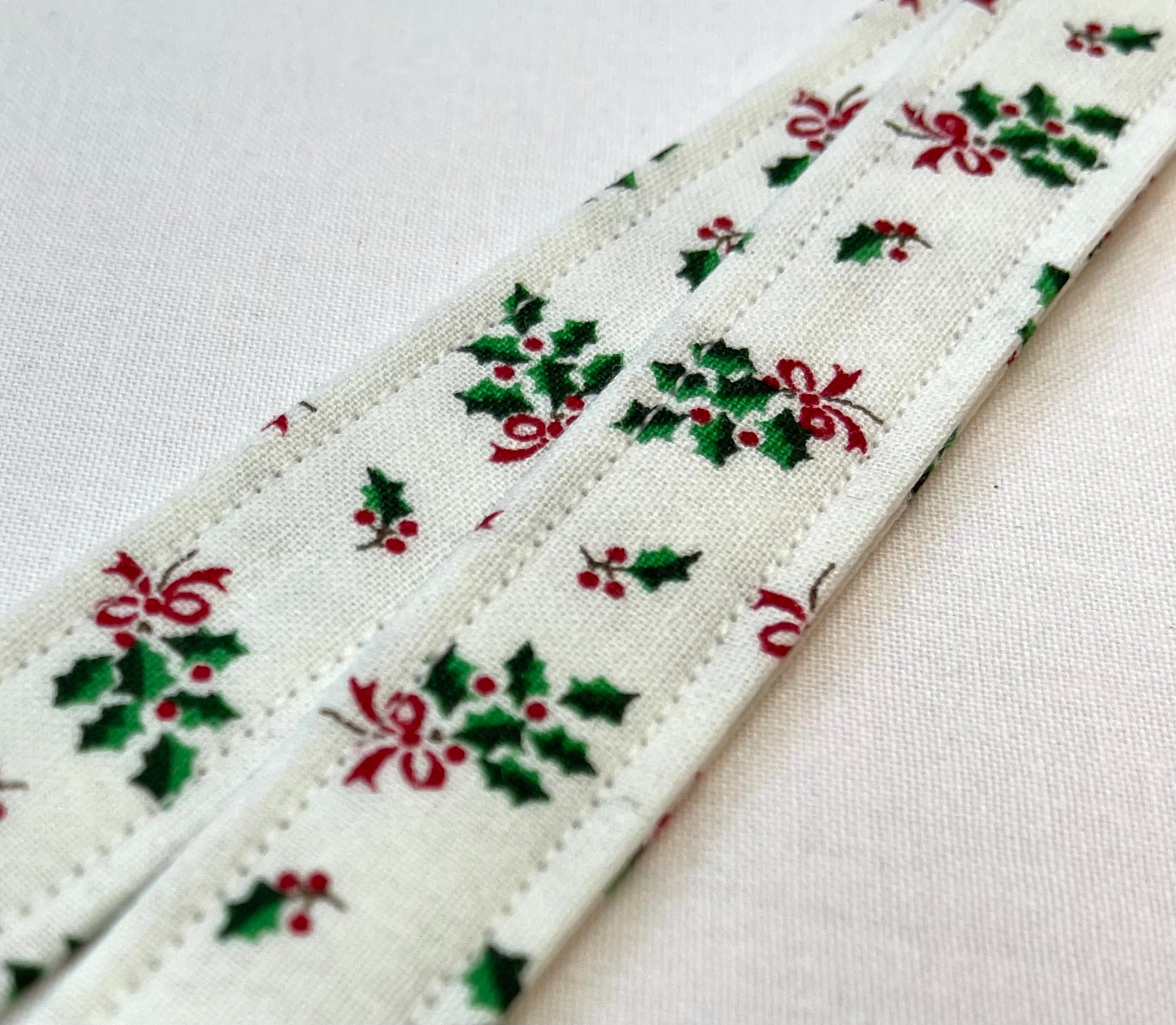 Christmas: Holly Fabric Safety Breakaway Lanyard image 3