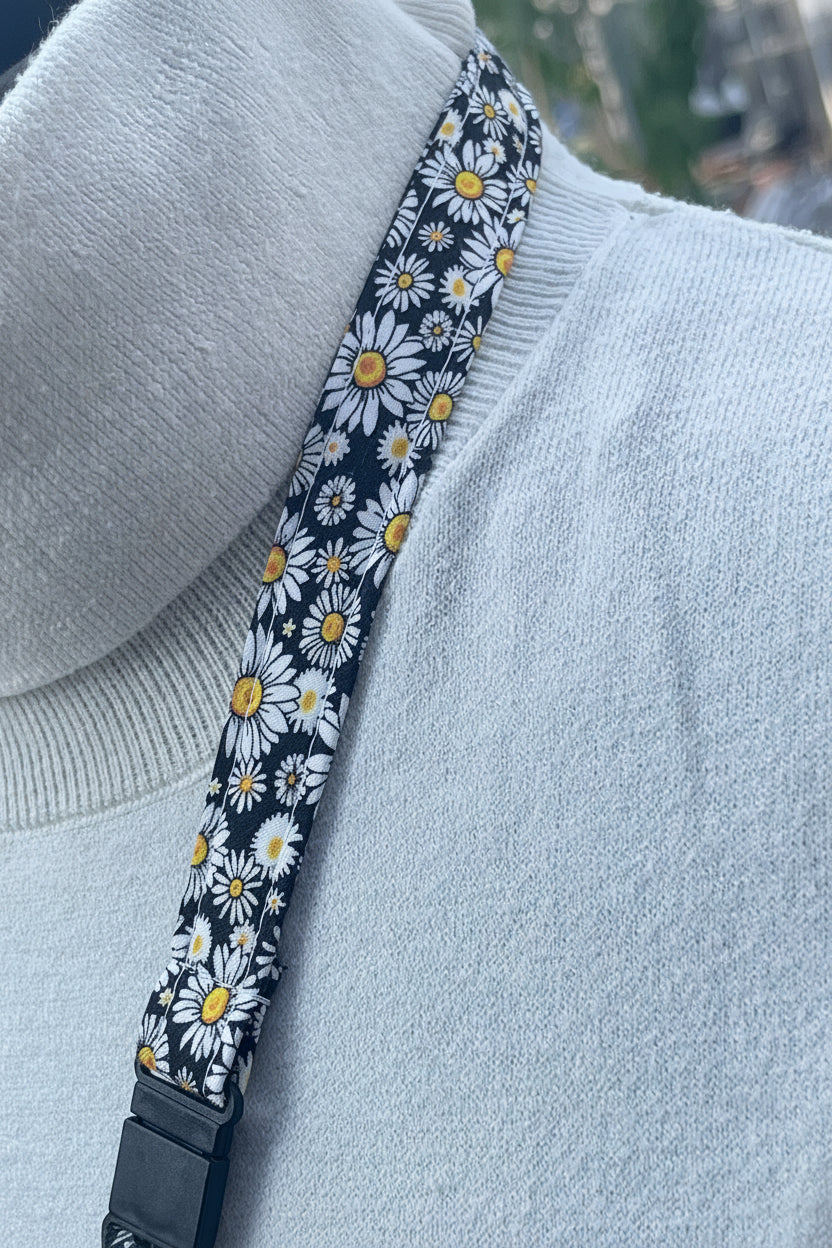 white daisy flowers Fabric Breakaway Lanyard