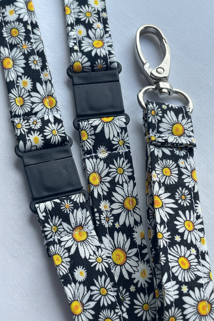 white daisy flowers Fabric Breakaway Lanyard