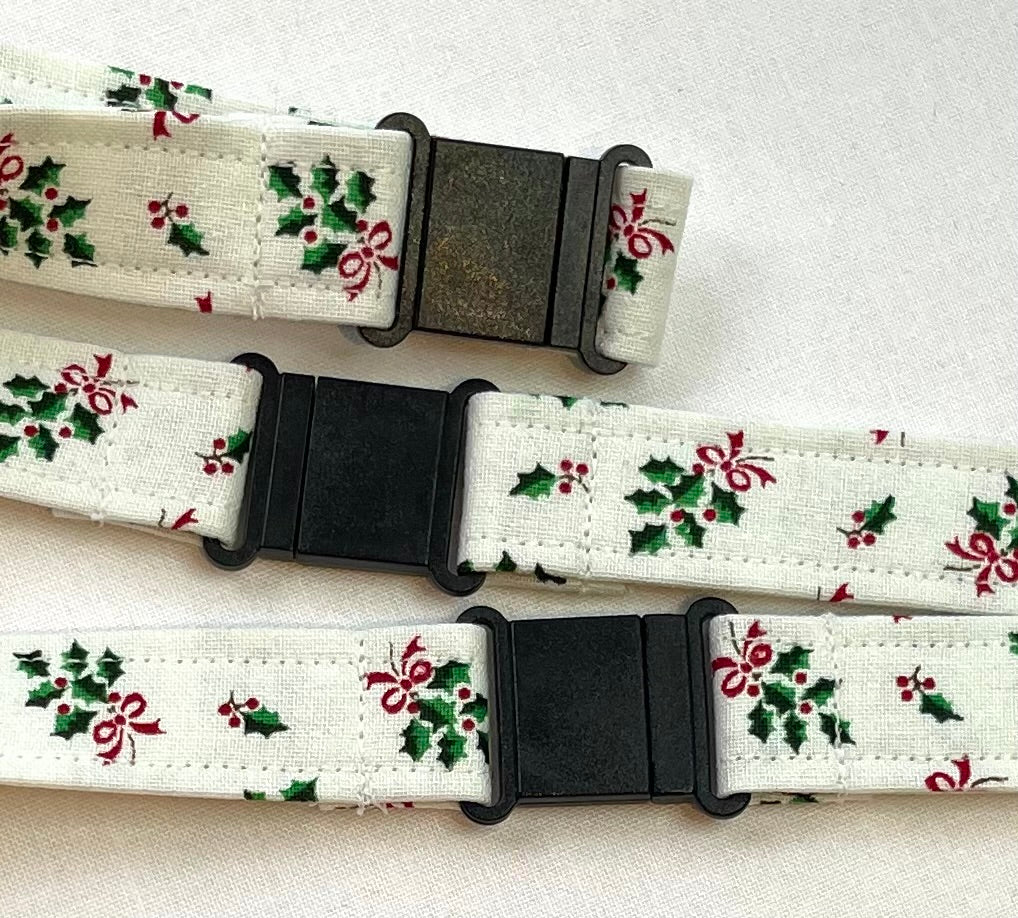 Christmas: Holly Fabric Safety Breakaway Lanyard image 2